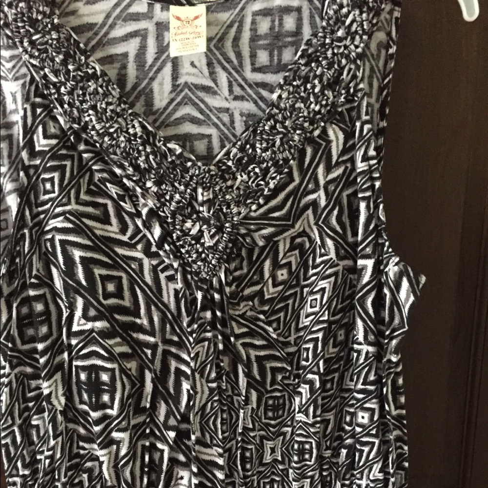 Long maxi dress with weaving at neckline